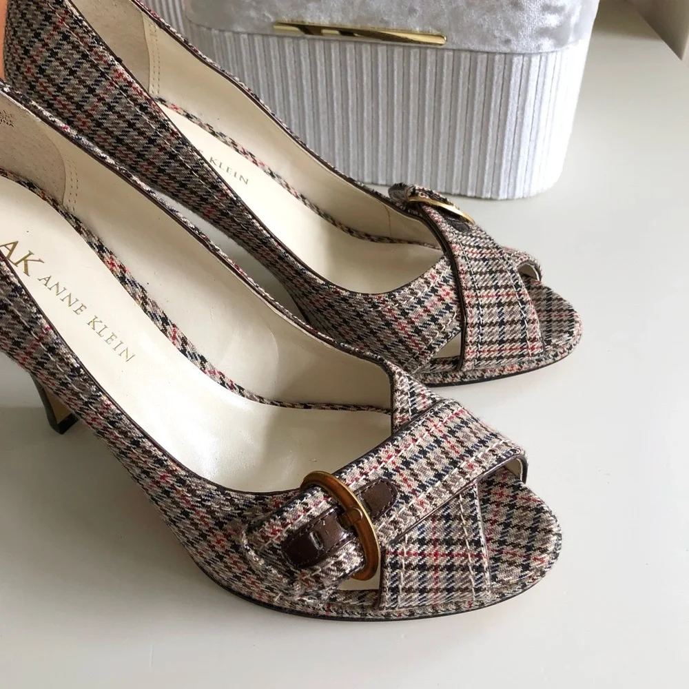 AK Anne Klein Plaid Houndstooth Heel Pump Brown Tan Gold Brass hardware size 6.5 - Picture 10 of 16